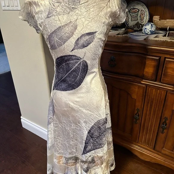 Pretty Cream Komarov dress size Medium - Picture 3 of 10
